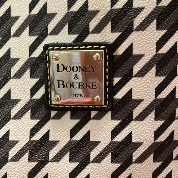 Dooney and bourke black and white checkered leather tote bag! Excellent cond. - Picture 2 of 6